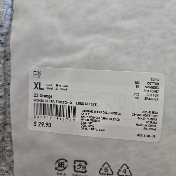 UNIQLO Women's Ultra Stretch Sweatshirt And Sweatpants Set - Picture 5 of 5